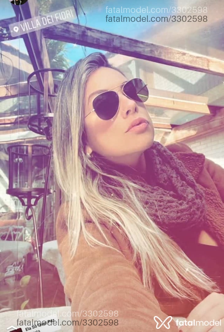 Acompanhante mulher loira (o) de olhos castanhos em Porto Alegre - Cléo