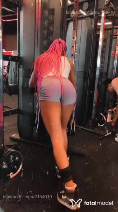 Acompanhante mulher trans ruiva (o) de olhos castanhos em Virtual - Kawaiuwu