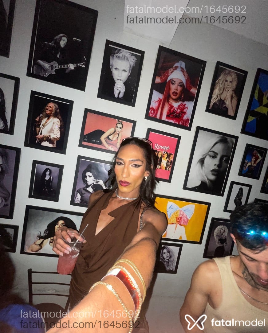 Acompanhante mulher trans morena (o) de olhos castanhos em Passa Quatro - Renathinha