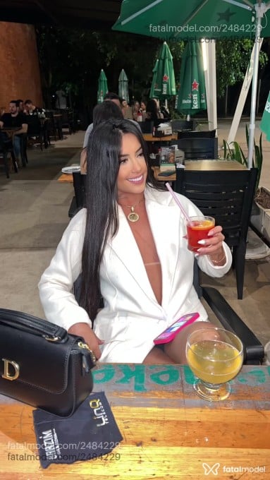 Acompanhante mulher morena (o) de olhos mel em Goiânia - Angel