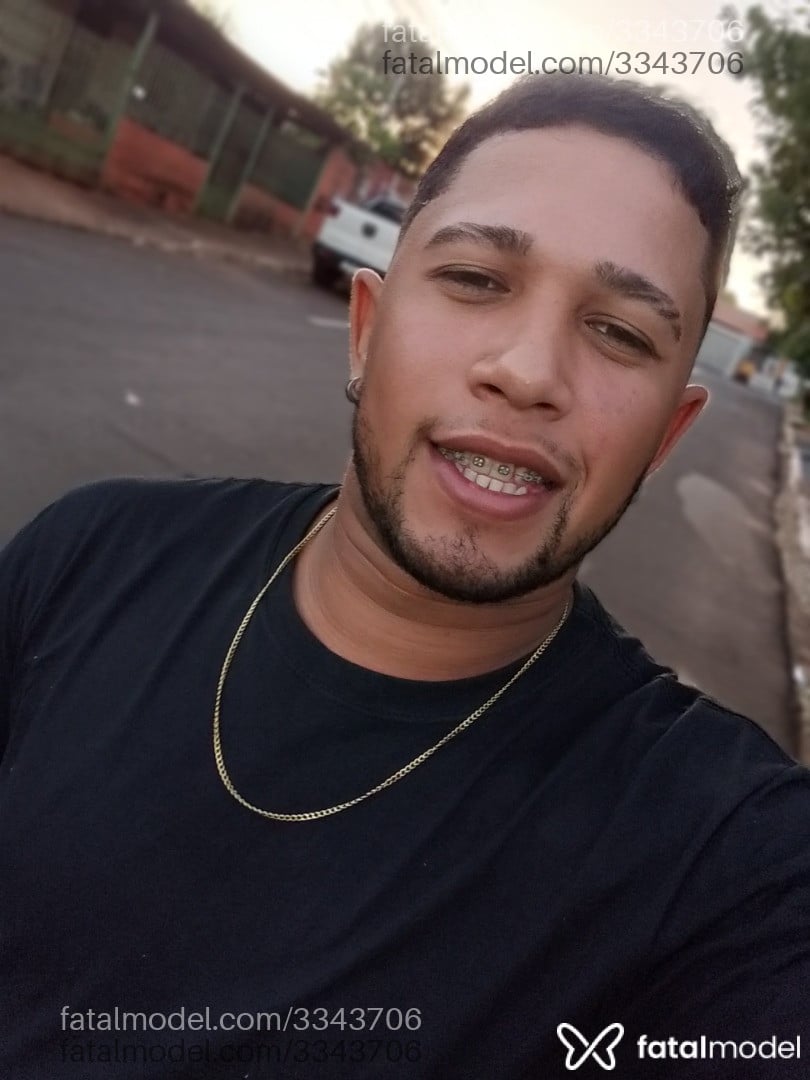 Acompanhante homem morena (o) de olhos castanhos em Campo Grande - Draython