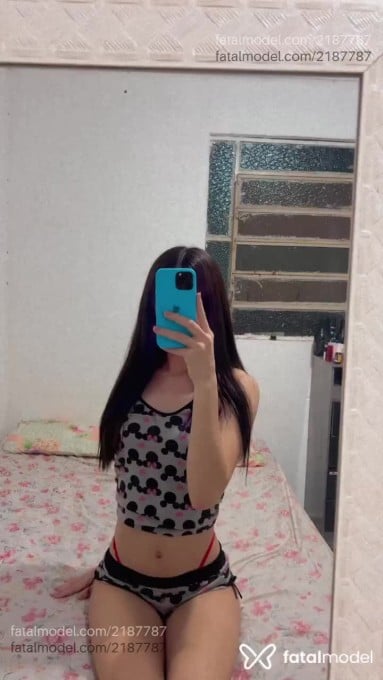 Acompanhante mulher trans com cabelo colorido de olhos castanhos em Londrina - Mirela