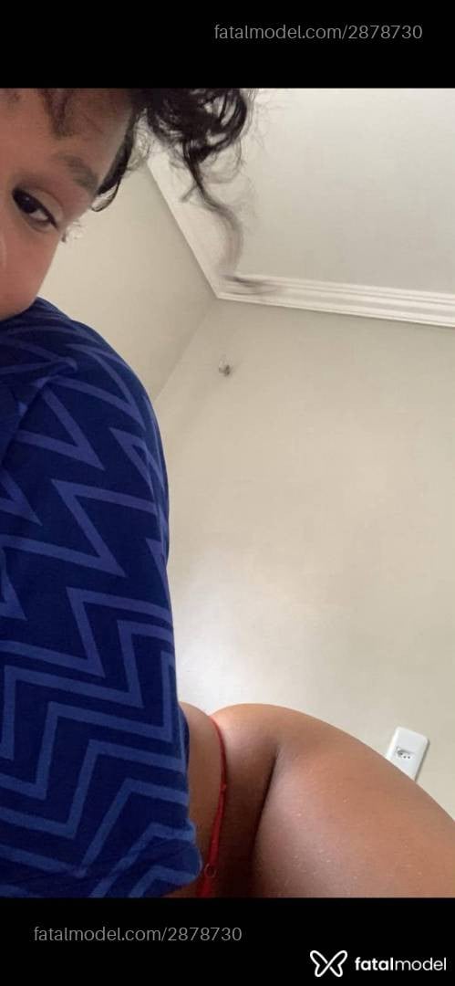 Acompanhante mulher trans morena (o) de olhos pretos - Akeme