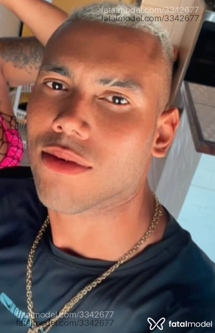Acompanhante homem com cabelo castanho de olhos pretos em Florianópolis - Baiano