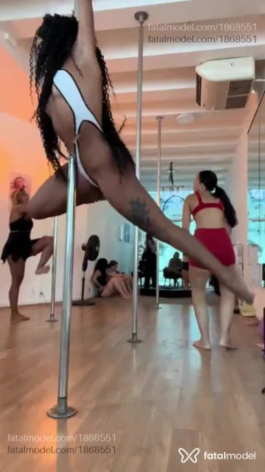Acompanhante mulher morena (o) de olhos castanhos em São Paulo - Mikaelly
