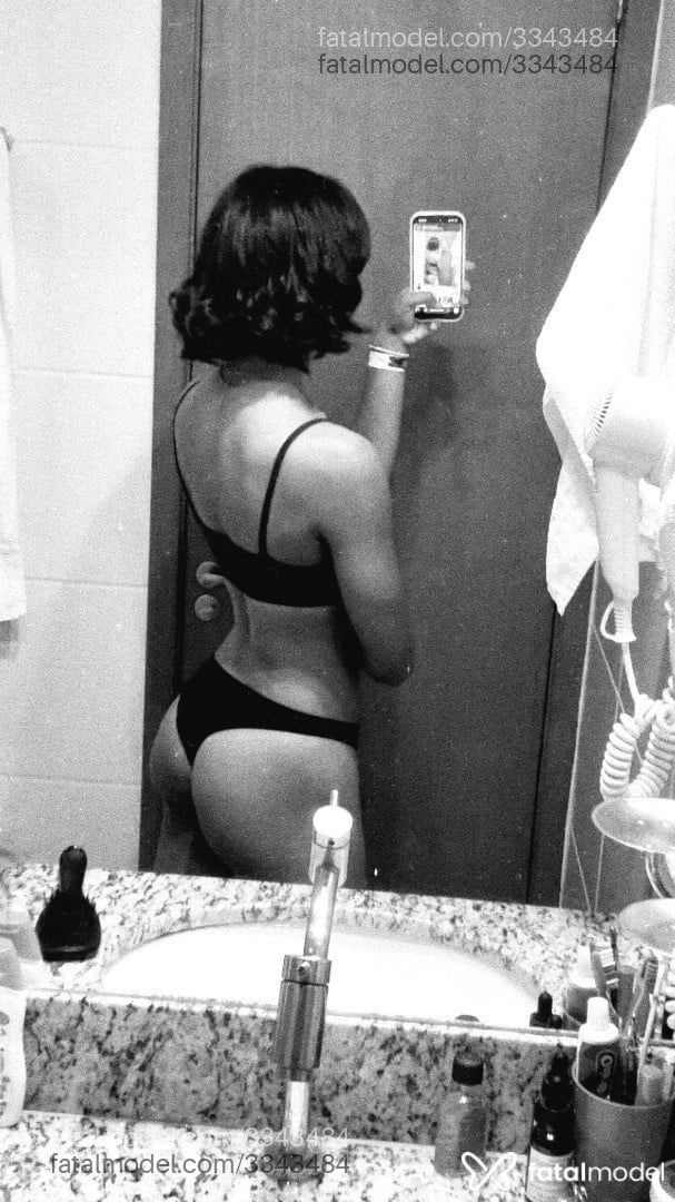 Acompanhante mulher com cabelo castanho de olhos pretos em São Carlos - Larissa