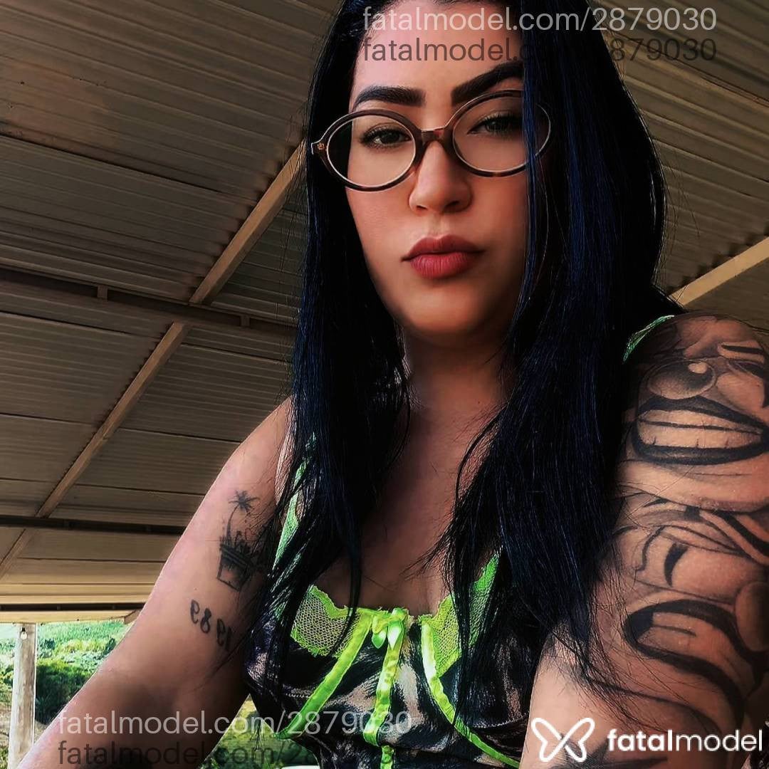 Acompanhante mulher com cabelo castanho de olhos castanhos - Tayla Oliveira