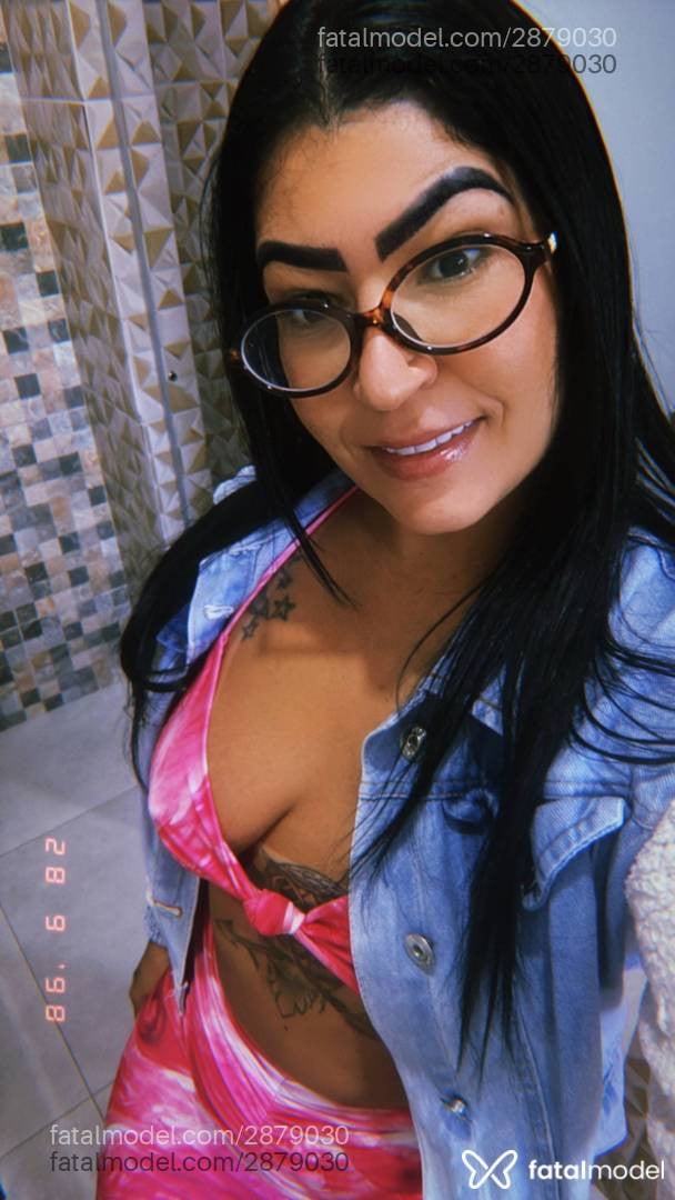 Acompanhante mulher com cabelo castanho de olhos castanhos - Tayla Oliveira