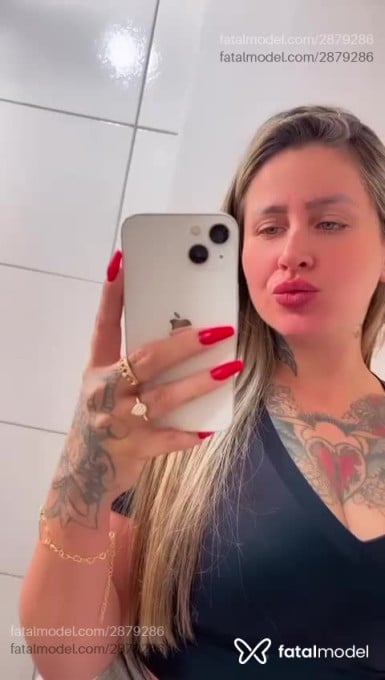 Acompanhante mulher loira (o) de olhos verdes em Porto Alegre - Jully Becker