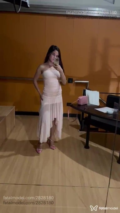 Acompanhante mulher com cabelo colorido de olhos mel em Belo Horizonte - Stella Lins