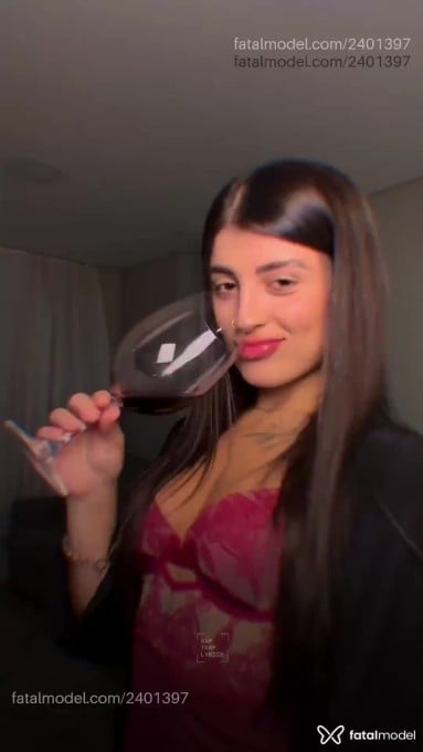 Acompanhante mulher com cabelo castanho de olhos mel em Torres Acompanhante mulher com cabelo castanho de olhos mel em Torres - Babi Cardoso