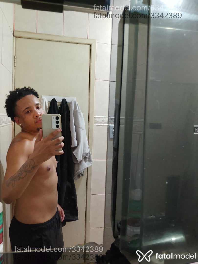 Acompanhante homem trans com cabelo castanho de olhos castanhos em Rio de Janeiro Acompanhante homem trans com cabelo castanho de olhos castanhos em Rio de Janeiro - Gael Md