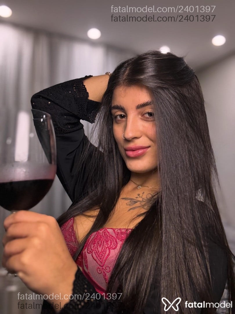 Acompanhante mulher com cabelo castanho de olhos mel em Torres Acompanhante mulher com cabelo castanho de olhos mel em Torres - Babi Cardoso