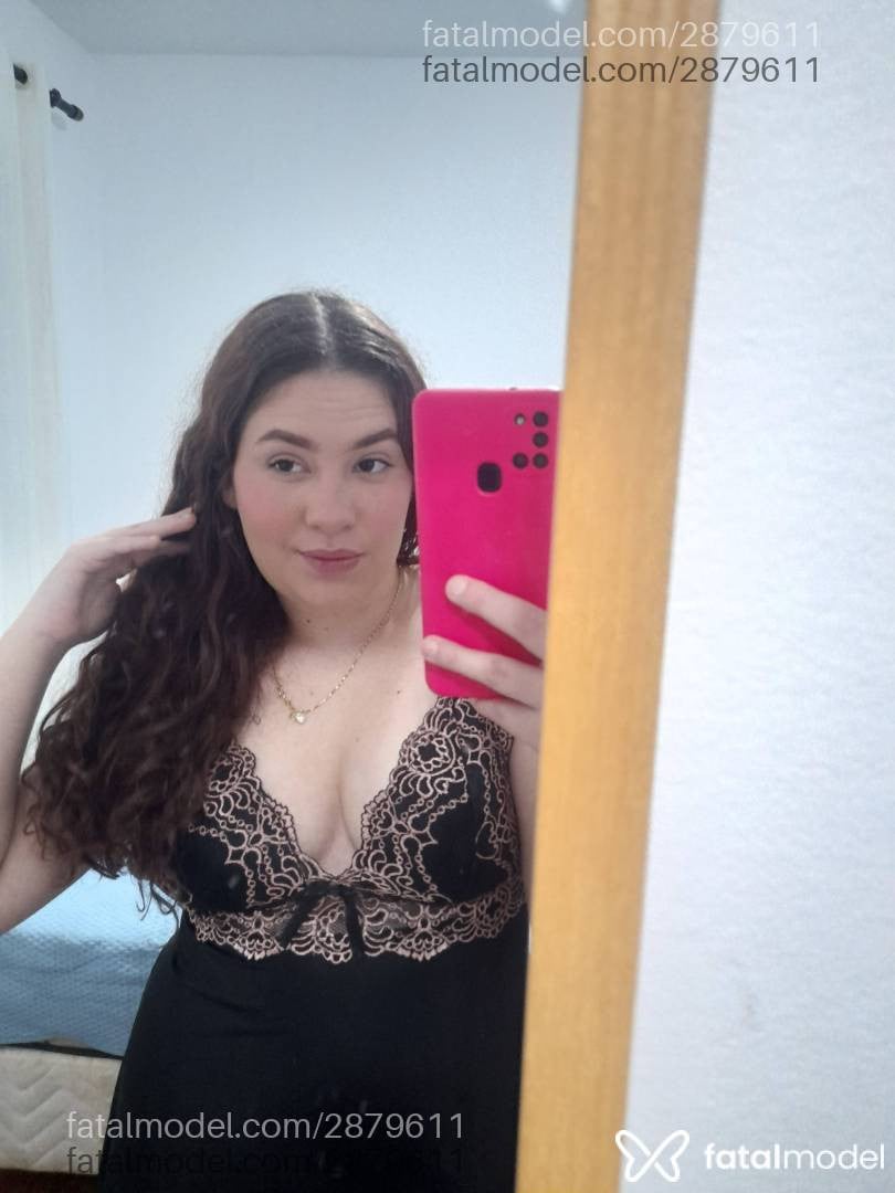 Acompanhante mulher com cabelo grisalho de olhos castanhos - Isabela