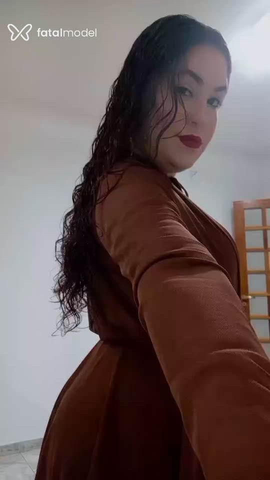 Acompanhante mulher com cabelo grisalho de olhos castanhos - Isabela