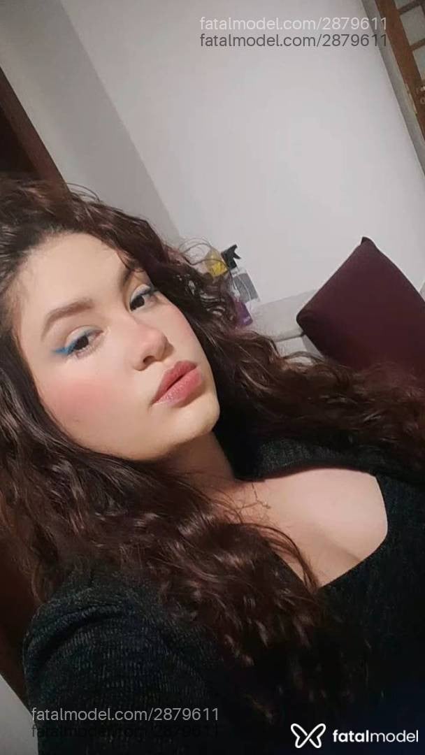 Acompanhante mulher com cabelo grisalho de olhos castanhos em São Carlos - Isabela