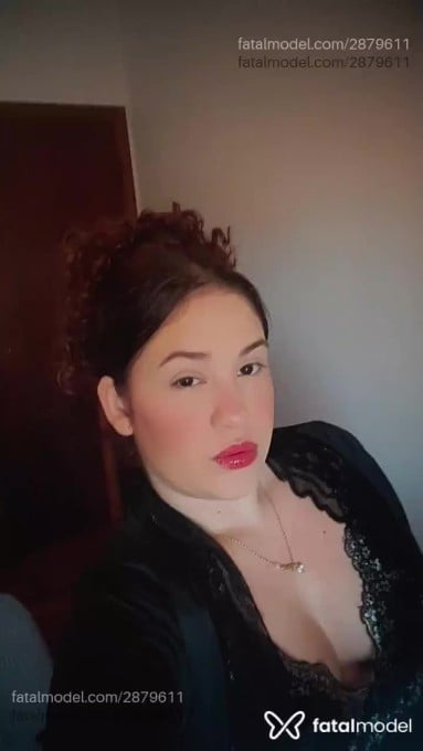 Acompanhante mulher com cabelo grisalho de olhos castanhos em São Carlos - Isabela