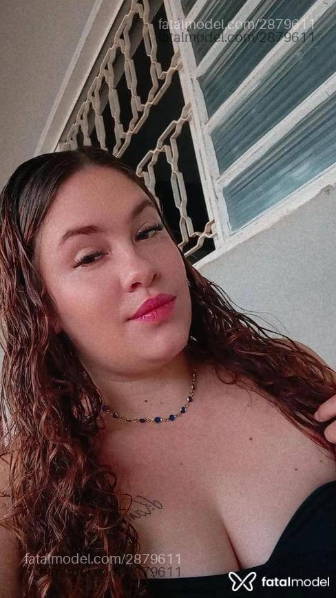 Acompanhante mulher com cabelo grisalho de olhos castanhos - Isabela