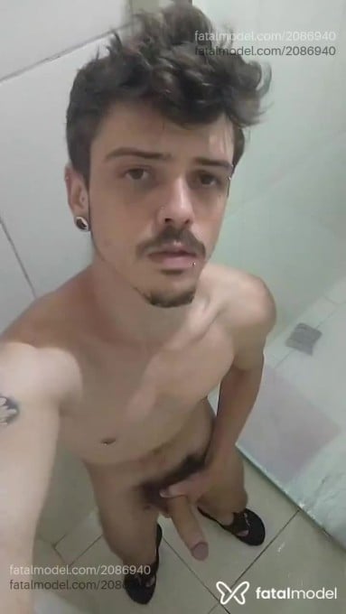 Acompanhante homem com cabelo castanho de olhos verdes em Rio de Janeiro - Dnp
