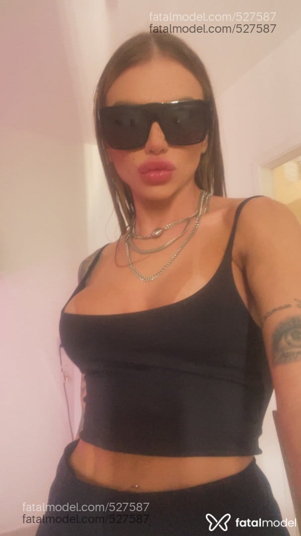 Acompanhante travesti loira (o) de olhos azuis em Balneário Camboriú - Amanda Andrade