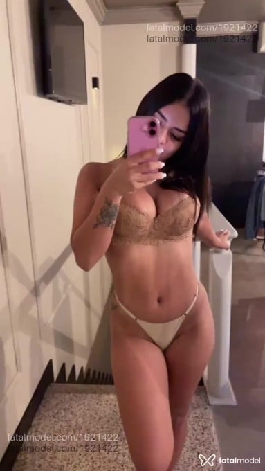 Acompanhante mulher morena (o) de olhos pretos - Gaby