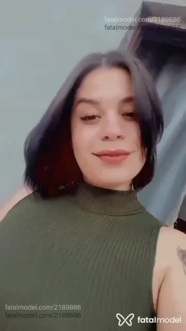Acompanhante mulher com cabelo castanho de olhos mel - Rosa Acompanhante mulher com cabelo castanho de olhos mel - Rosa