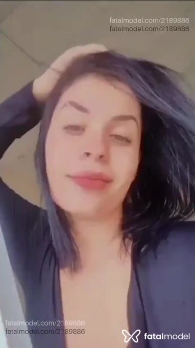 Acompanhante mulher com cabelo castanho de olhos mel - Rosa Acompanhante mulher com cabelo castanho de olhos mel - Rosa