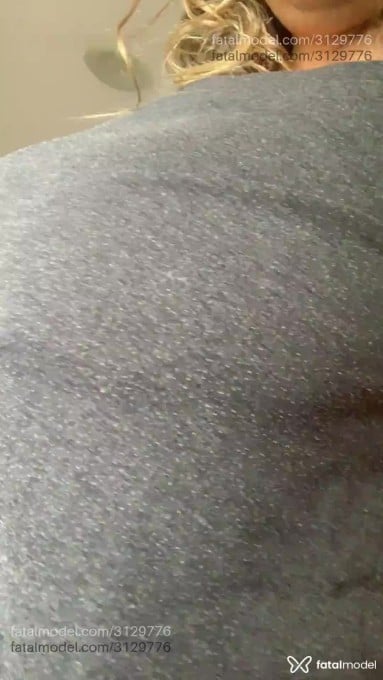 Acompanhante mulher loira (o) de olhos castanhos em Virtual - Fefe