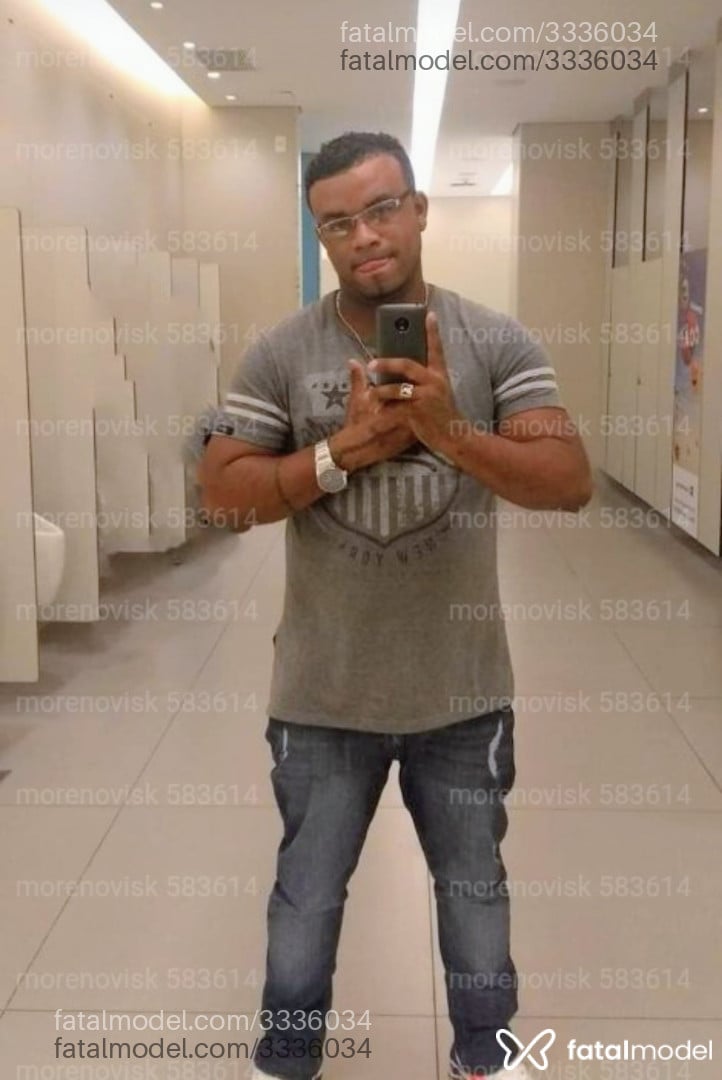 Acompanhante homem com cabelo grisalho de olhos pretos em Rio de Janeiro - MORENOVISK