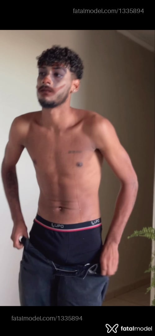 Acompanhante homem com cabelo castanho de olhos castanhos em Ribeirão Preto Acompanhante homem com cabelo castanho de olhos castanhos em Ribeirão Preto - Leonardo