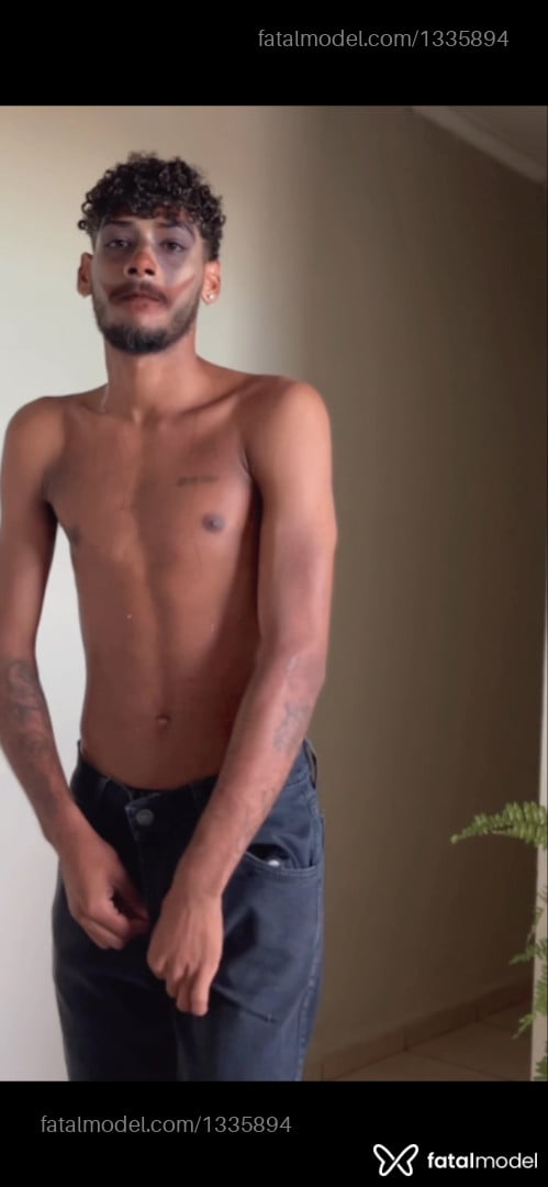 Acompanhante homem com cabelo castanho de olhos castanhos em Ribeirão Preto Acompanhante homem com cabelo castanho de olhos castanhos em Ribeirão Preto - Leonardo