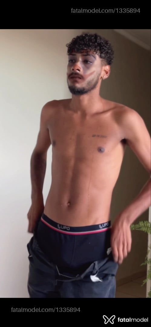 Acompanhante homem com cabelo castanho de olhos castanhos em Ribeirão Preto Acompanhante homem com cabelo castanho de olhos castanhos em Ribeirão Preto - Leonardo