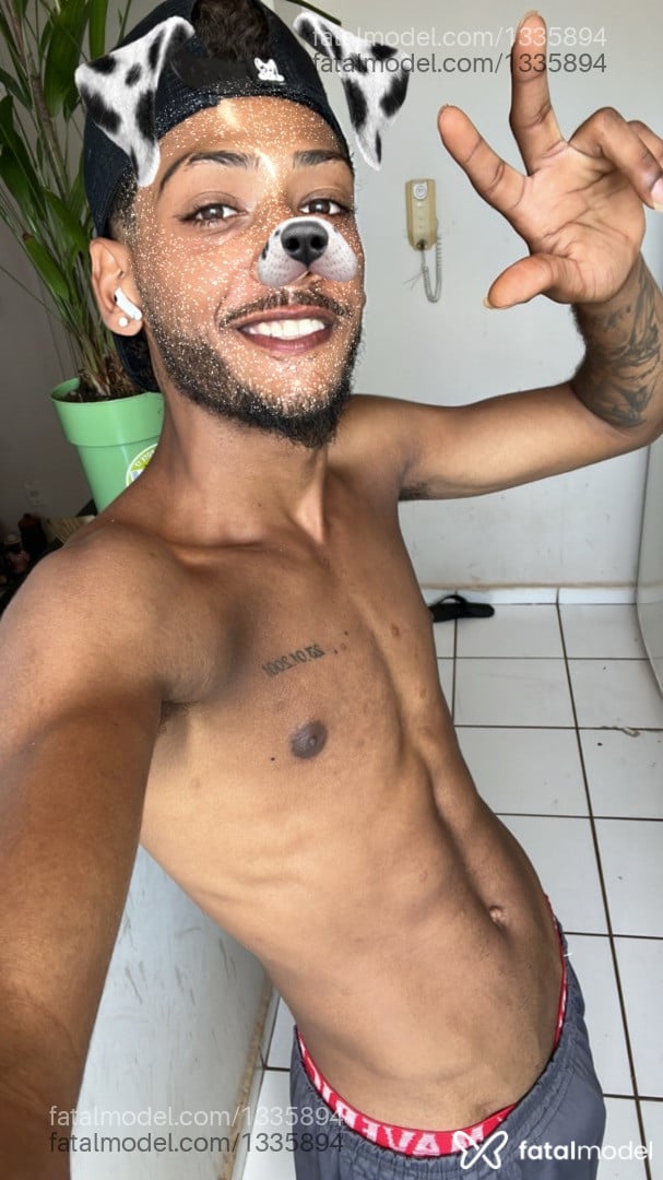 Acompanhante homem com cabelo castanho de olhos castanhos em Ribeirão Preto Acompanhante homem com cabelo castanho de olhos castanhos em Ribeirão Preto - Leonardo