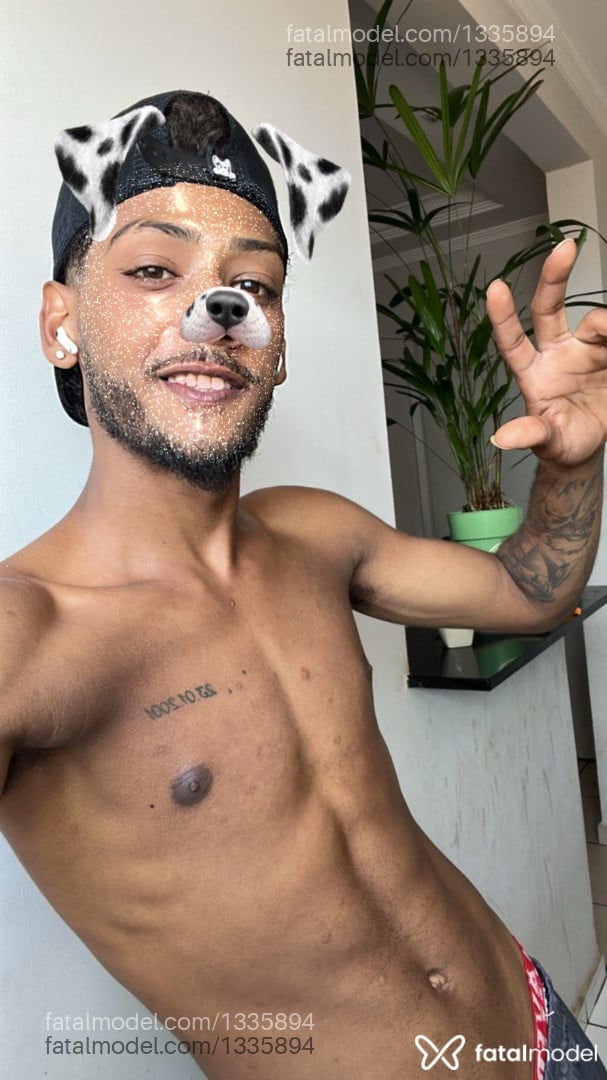 Acompanhante homem com cabelo castanho de olhos castanhos em Ribeirão Preto Acompanhante homem com cabelo castanho de olhos castanhos em Ribeirão Preto - Leonardo