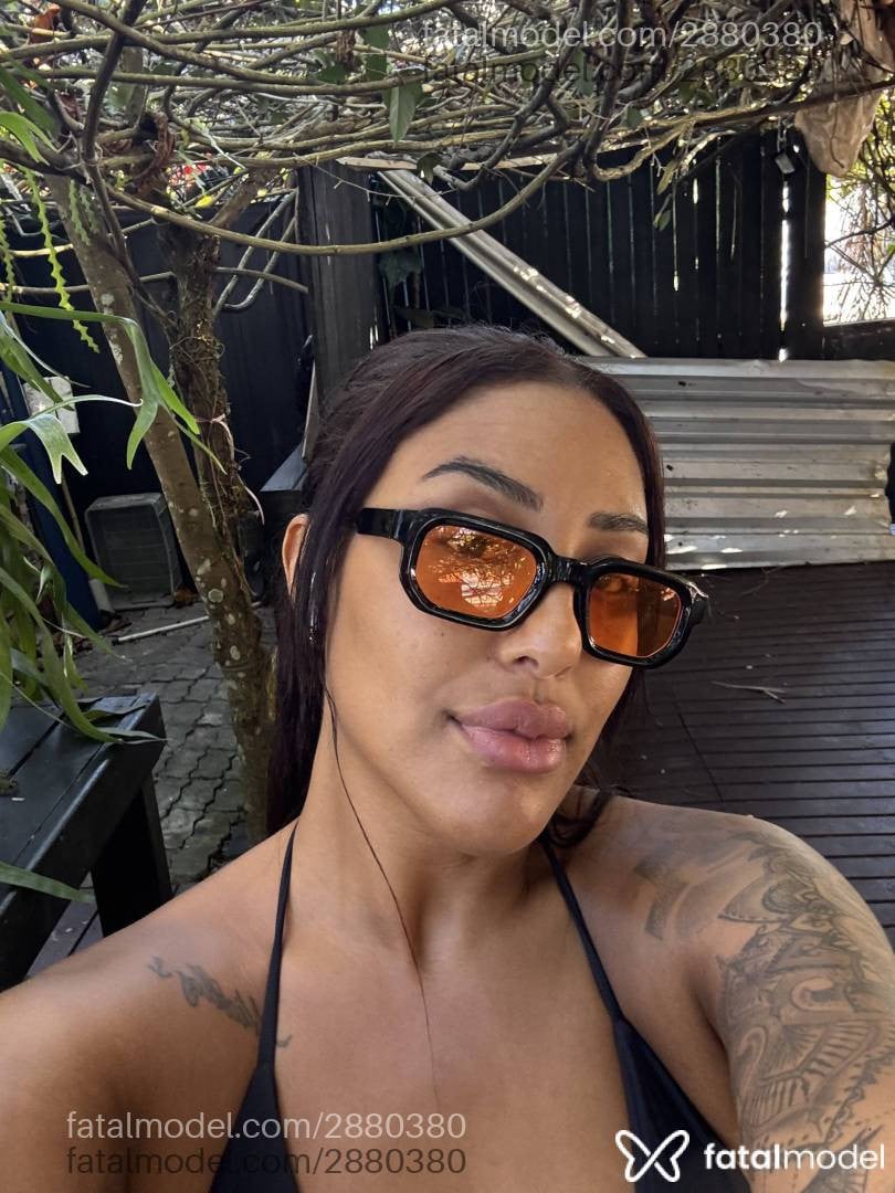 Acompanhante mulher com cabelo castanho de olhos castanhos - Karinn