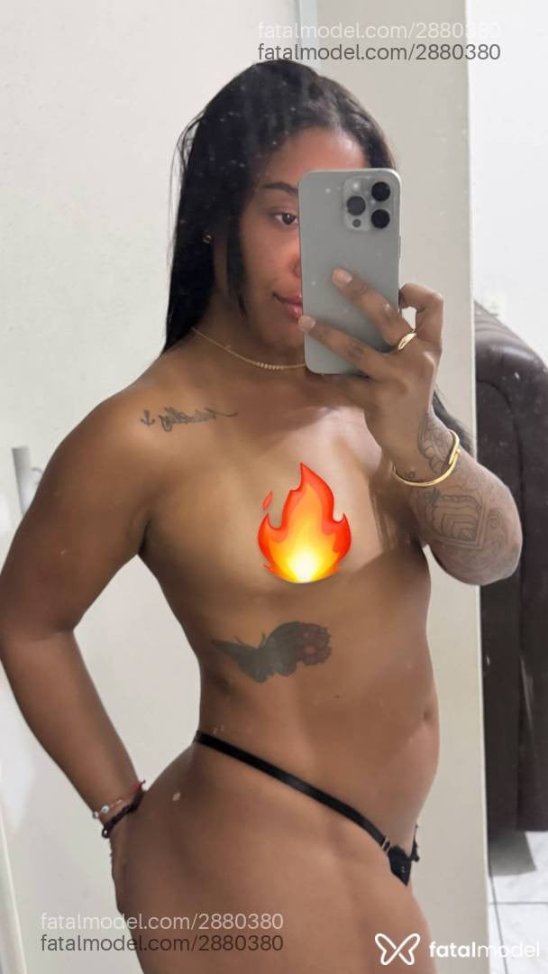 Acompanhante mulher com cabelo castanho de olhos castanhos - Karinn
