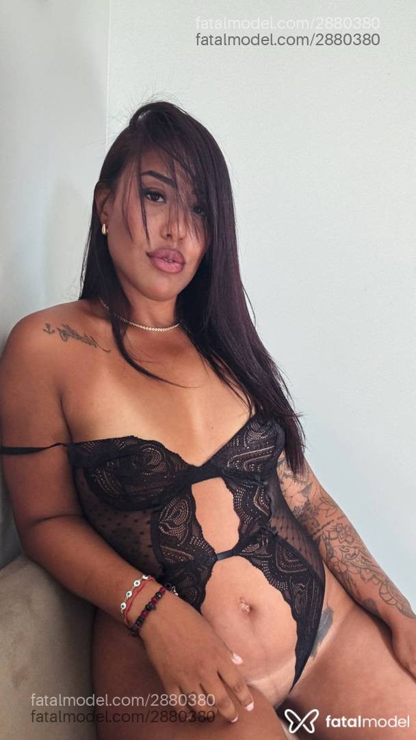 Acompanhante mulher com cabelo castanho de olhos castanhos - Karinn