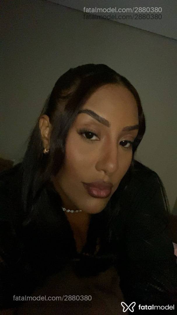 Acompanhante mulher com cabelo castanho de olhos castanhos em Itapema - Karinn