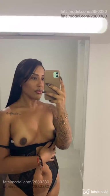 Acompanhante mulher com cabelo castanho de olhos castanhos em Itapema - Karinn
