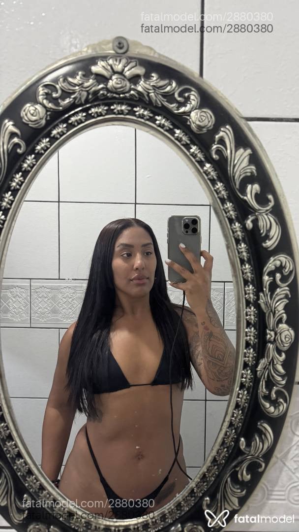 Acompanhante mulher com cabelo castanho de olhos castanhos - Karinn