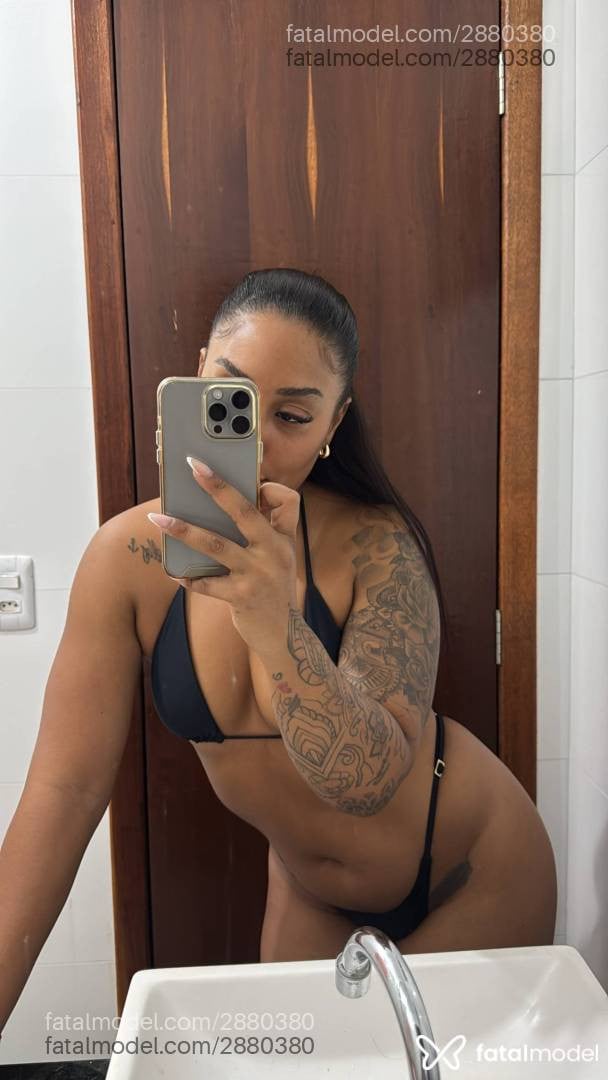 Acompanhante mulher com cabelo castanho de olhos castanhos - Karinn