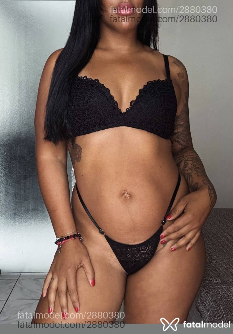Acompanhante mulher com cabelo castanho de olhos castanhos - Karinn