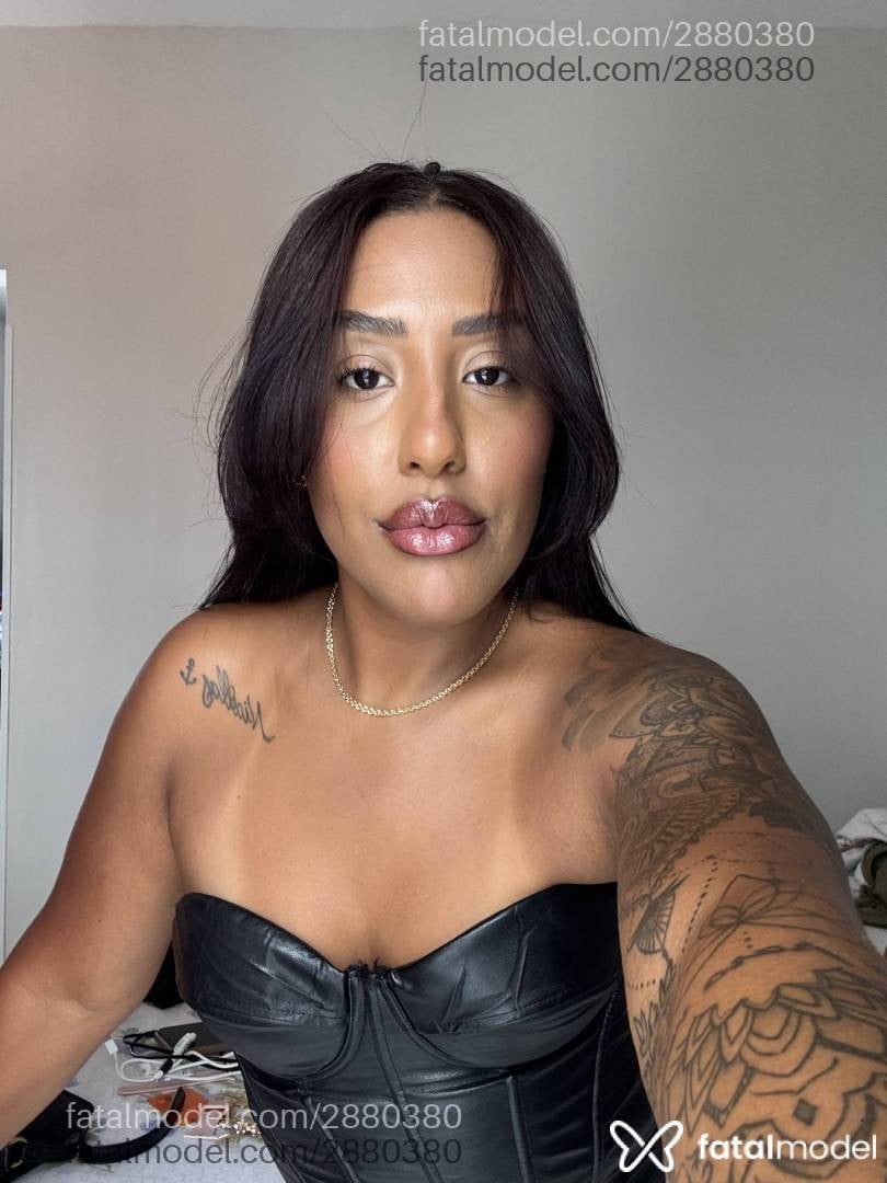 Acompanhante mulher com cabelo castanho de olhos castanhos - Karinn