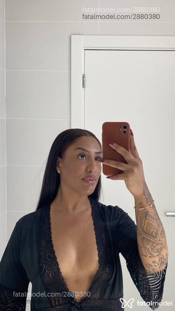 Acompanhante mulher com cabelo castanho de olhos castanhos em Itapema - Karinn