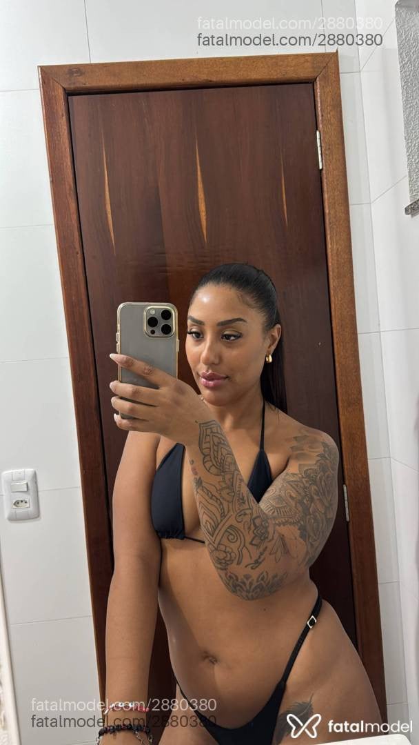 Acompanhante mulher com cabelo castanho de olhos castanhos - Karinn
