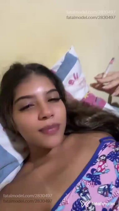 Acompanhante mulher loira (o) de olhos castanhos - Maya