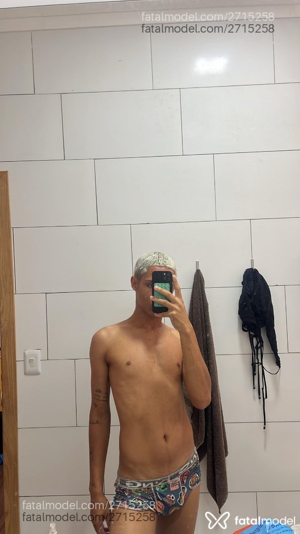 Acompanhante homem com cabelo castanho de olhos castanhos em Passos - Gustavo