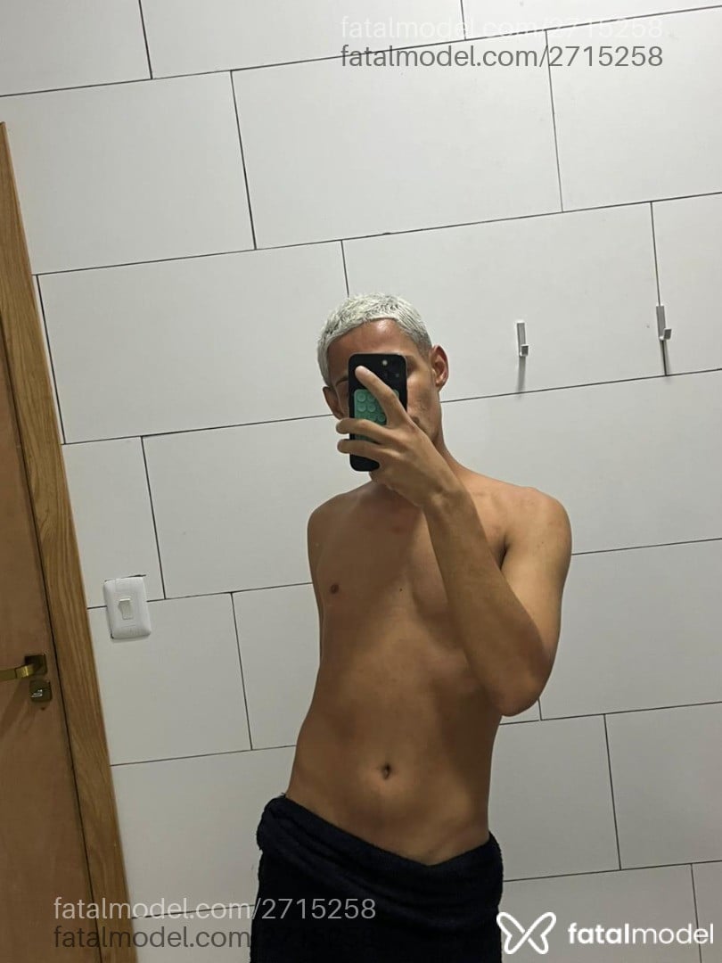 Acompanhante homem com cabelo castanho de olhos castanhos em Passos - Gustavo