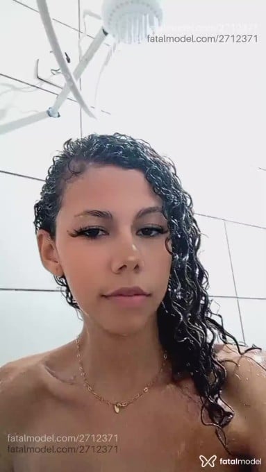 Acompanhante mulher com cabelo colorido de olhos castanhos em Chavantes Acompanhante mulher com cabelo colorido de olhos castanhos em Chavantes - Cristina