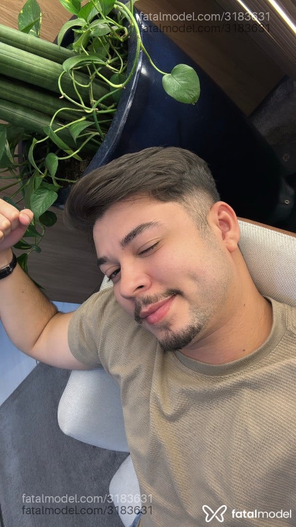 Acompanhante homem com cabelo castanho de olhos castanhos em São Paulo Acompanhante homem com cabelo castanho de olhos castanhos em São Paulo - Luan Mendes